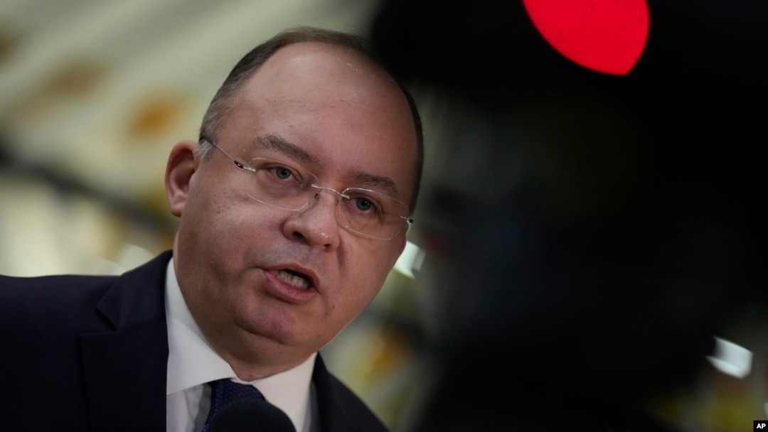 Ministerul Afacerilor Externe, condus de Bogdan Aurescu, a anunțat la începutul acestei săptămâni, printr-un comunicat, că România s-a alăturat țărilor UE care cer eliminarea dreptului de veto al statelor membre în domeniul politicii externe și al securității comune.