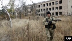 Донецктин жанындагы талкаланган мектеп. 26-октябрь, 2015-жыл