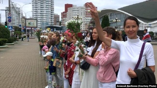 Maryya Dalbenka joins a chain of protesters in Minsk last year.