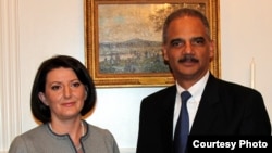 Atifete Jahjaga dhe Erik Holder. Uashington, 15 dhjetor 2011.