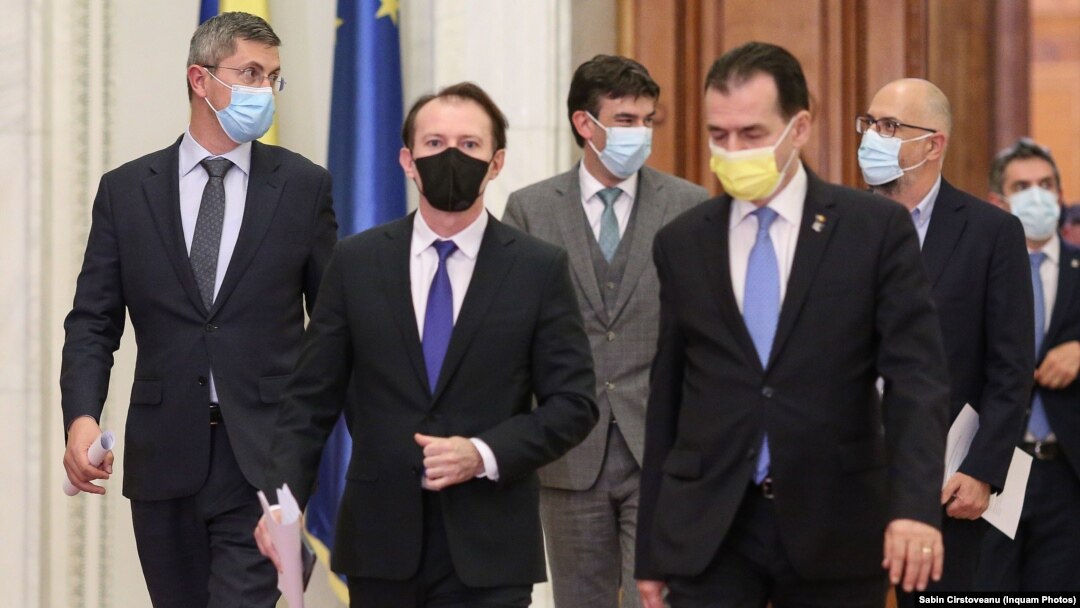 Liderii Coaliție nu se înțeleg pe mai multe subiecte care reprezintă promisiuni din campania electorală. Imagine după semnarea noului Acord de guvernare, 2021