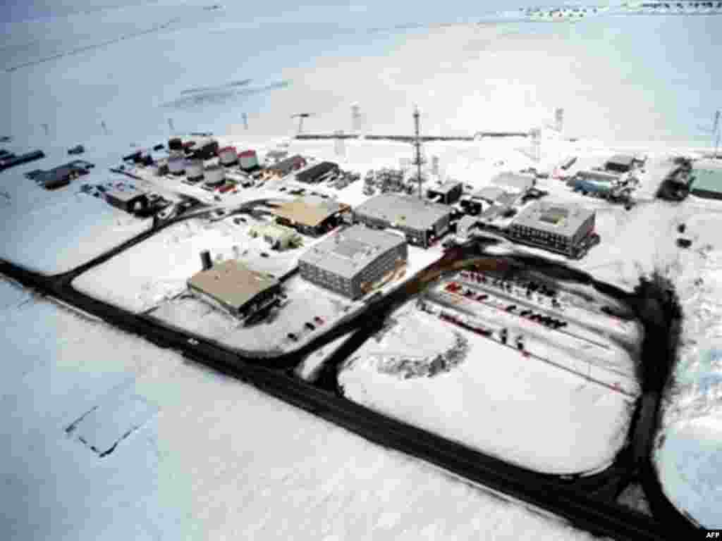 UNITED STATES -- Prudhoe Bay : This undated handout picture from energy giant BP shows the production facility in Prudhoe Bay, Alsaka. BP has 08Aug2006
