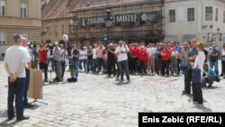 Prosvjed je održan pred zgradama Vlade i Sabora