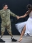 Soldatul ucrainean Artem dansează cu partenera sa Polina la balul caritabil Inimi Brave de la Kiev, pe 31 mai. „Este foarte simplu”, ne-a spus militarul, o persoană cu dublă amputare, „Trebuie să visezi, să-ți stabilești obiective, să mergi înainte și să demonstrezi prin exemplu că nimic nu este imposibil.”<br><br>Fotografie de Serhii Nujnenko/ Serviciul ucrainean al RFE/RL.