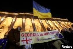 Акция у здания парламента, архивная фотография