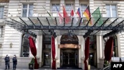 Policia ruan hotelin në Vjenë ku janë mbajtur bisedimet për marrëveshjen bërthamore. Prill, 2021. 