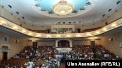 Абдылас Малдыбаев атындагы Опера жана балет театрынын залы.
