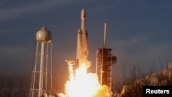 Старт ракеты-носителя Falcon Heavy с космическим телескопом "Роман" на борту. США, мыс Канаверал, 30 августа 2026 года 