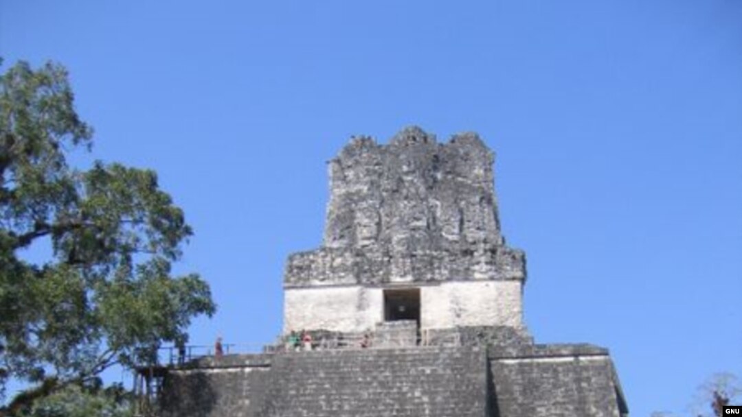 Пирамида майя в Тикале. Гватемала.<a href = "http://en.wikipedia.org/wiki/Image:Tikal6.jpg" target=_blank>GNU Free Documentation License.</a>