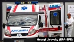 Vozilo hitne pomoći ispred bolnice u Skoplju