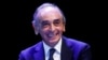 Eric Zemmour francia szélsőjobboldali kommentátor részt vesz a La France n’a pas dit son dernier mot (Franciaország még nem mondta ki az utolsó szót) című új könyvének promóciós rendezvényén Beziers-ben 2021. október 16-án