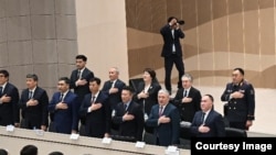 Жогорку Кеңеш. Өкмөт мүчөлөрү. Гимн аткарылыпжаткан учур.