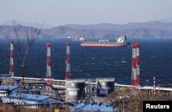 Танкер на рейде нефтеналивного порта Козьмино в Приморском крае