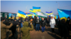 На адмінкордоні окупованого Криму з Херсонщиною розгорнули український і кримськотатарський прапори