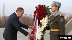 Armenia - Russian Foreign Minister Sergei Lavrov visits the Armenian Genocide Memorial in Yerevan, 20 Nov 2017 