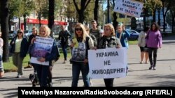 Учасники маршу за права тварин в Запоріжжі вимагають заборонити хутряні ферми і використання тварин у розважальному бізнесі