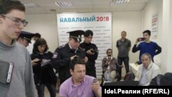 Полиция Уфадагы Навальный штабында