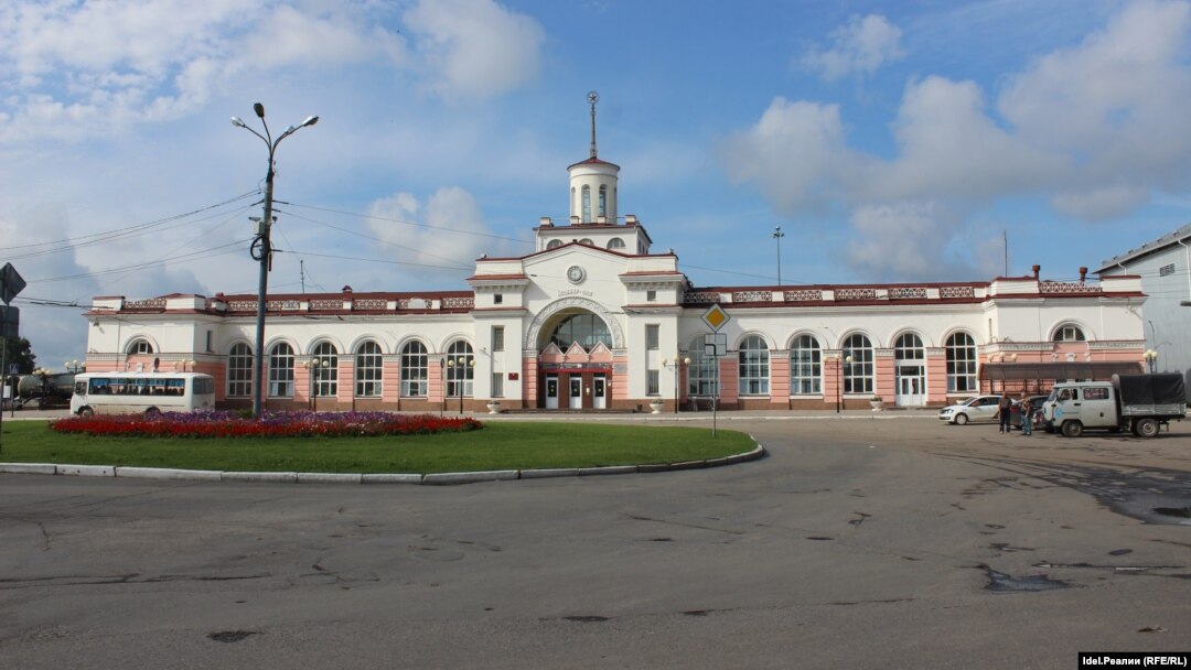 Железнодорожный вокзал, где находится и республиканский автовокзал