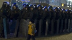 Такие картины москвичи наблюдали в центре города не раз. 15 декабря не станет исключением?