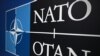 Logo-ul NATO în cadrul unei reuniuni informale a miniștrilor de Externe din statele membre NATO, la Centrul de Convenții NEST din Antalya. 14 mai 2025.