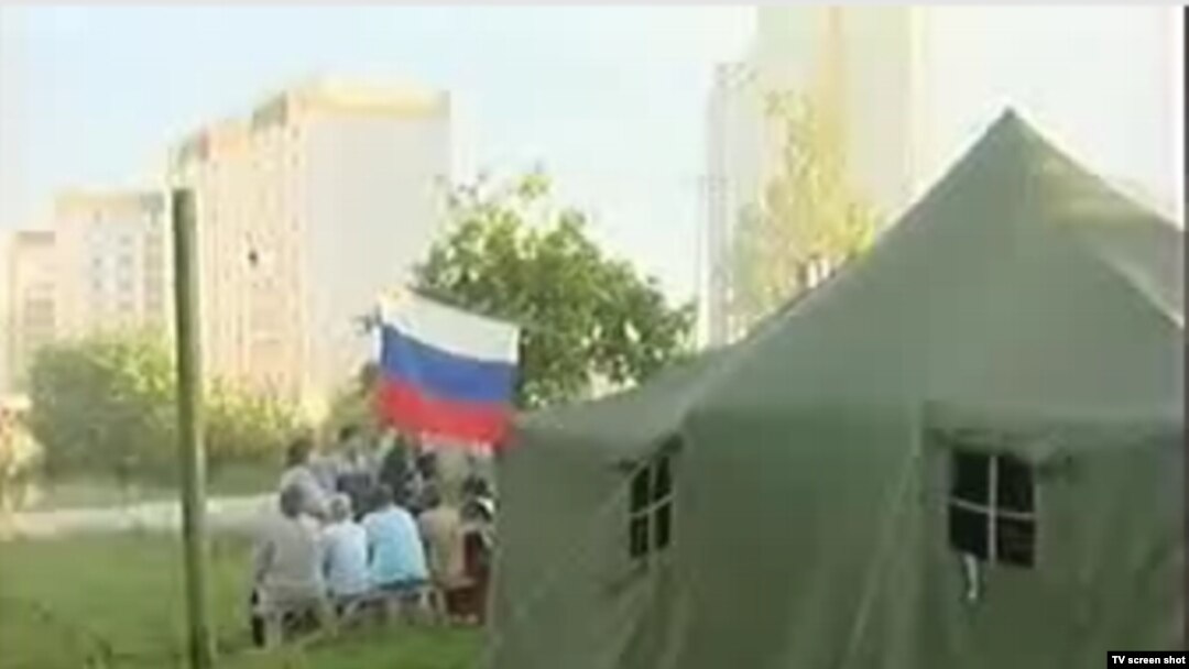 Участники акции протеста в подмосковном поселке заставили отступить бульдозер