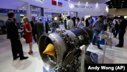 Visitors tour the Motor Sich display booth showcasing their engines at an aviation expo in Beijing. (file photo)