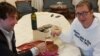 Vučićeva fotografija sa Instagrama na kojoj sa poznatim kuvarem iz Slovenije Tomažom Kavčićem nazdravlja uz malvaziju