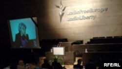 Как считают в СЖ России, реакция коллег на убийство Анны Политковской показала, что профессиональное сообщество в стране живо