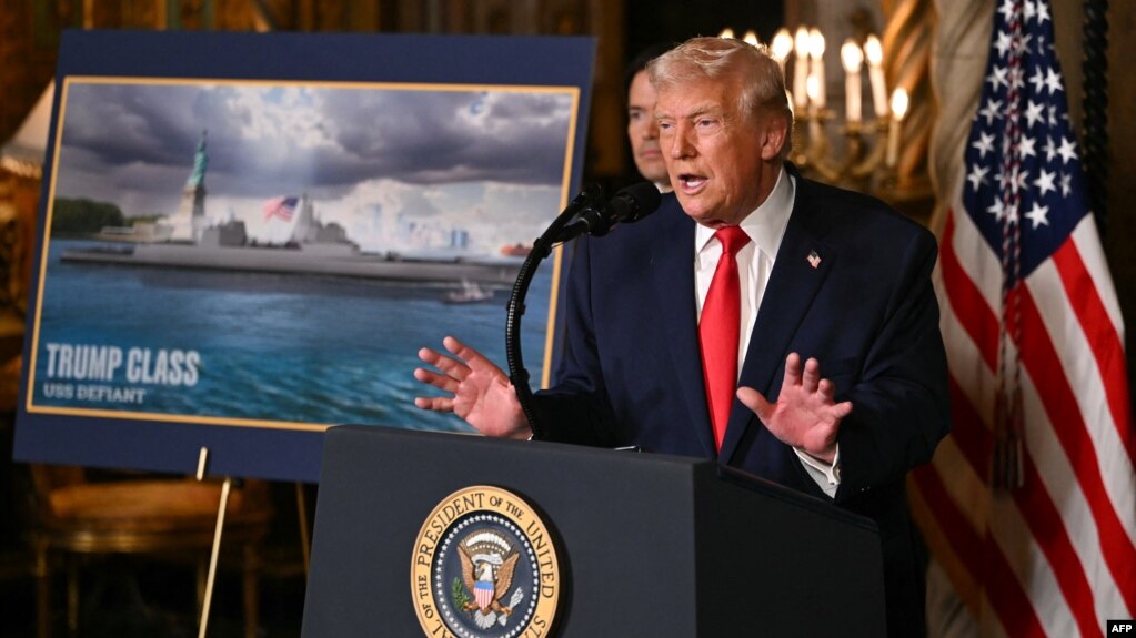 دونالد ترامپ، رئیس‌جمهوری آمریکا، در مراسم اعلام ابتکار ناوگان طلایی جدید نیروی دریایی ایالات متحده و رزمناوهای کلاس جدید