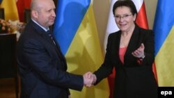 Польшанын өкмөт башчысы Эва Копач менен Украинанын Улуттук коопсуздук жана коргонуу кеңешинин башчысы Александр Турчинов, 6-март, 2015-жыл