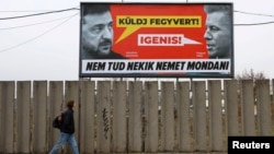 Partidul de guvernământ ungar Fidesz îl acuză pe președintele ucrainean Zelenski că vrea să târască Ungaria în război cu ajutorul opoziției de la Budapesta. „Trimite-mi arme!”, „OK!” este mesajul principal de pe afișul electoral.