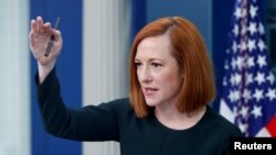 Secretarul de presă al Casei Albe, Jen Psaki, vorbind despre planurile Rusiei de a lovi Ucraina cu arme chimice, cu justificări baze pe minciuni răspândite anterior. Și în România, în emisiuni tv și online, s-a difuzat falsul potrivit căruia în Ucraina ar fi instalate laboratoare pentru arme chimice și biologice.