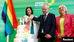 „Verzii” în Bundestag, celebrând adoptarea legii ce legalizează căsătoriile între persoanele de același sex, iunie 2017