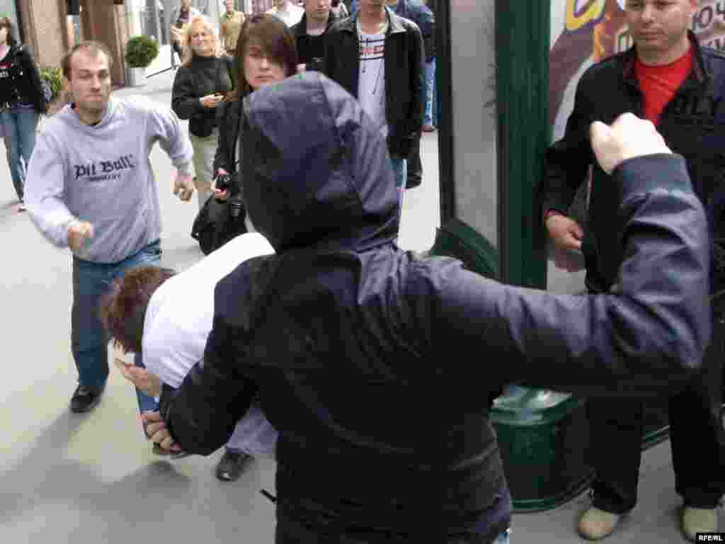 Gay parade in Moscow - In a gay parade in Moscow, a man attacks gay activist Aleksei Davydov, 1 June 2008 