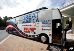 Autobuzul PAC-ului Great America la o manifestare din Florida, în timpul campaniei lui Donald Trump, din Florida, la 12 septembrie 2016.