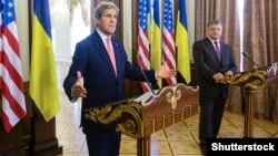 Держсекретар США Джон Керрі та президент України Петро Порошенко, Київ, 7 липня 2016 року (©Shutterstock)