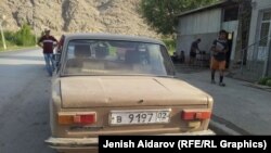 Чек арадагы айыл.