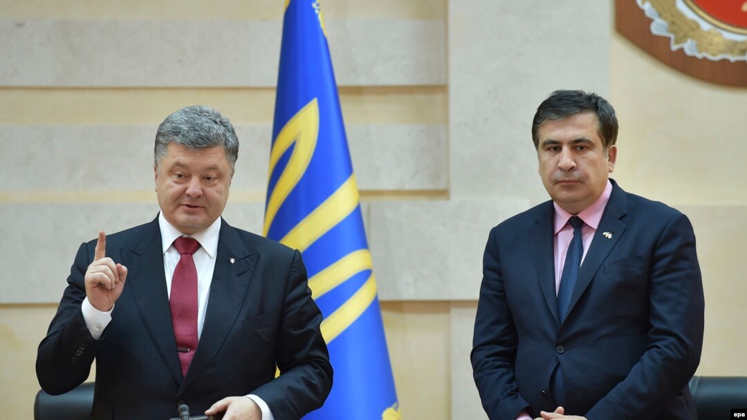 Ukrainian President Petro Poroshenko (left) appointed former Georgian president Mikheil Saakashvili as Odesa's regional governor in May 2015.