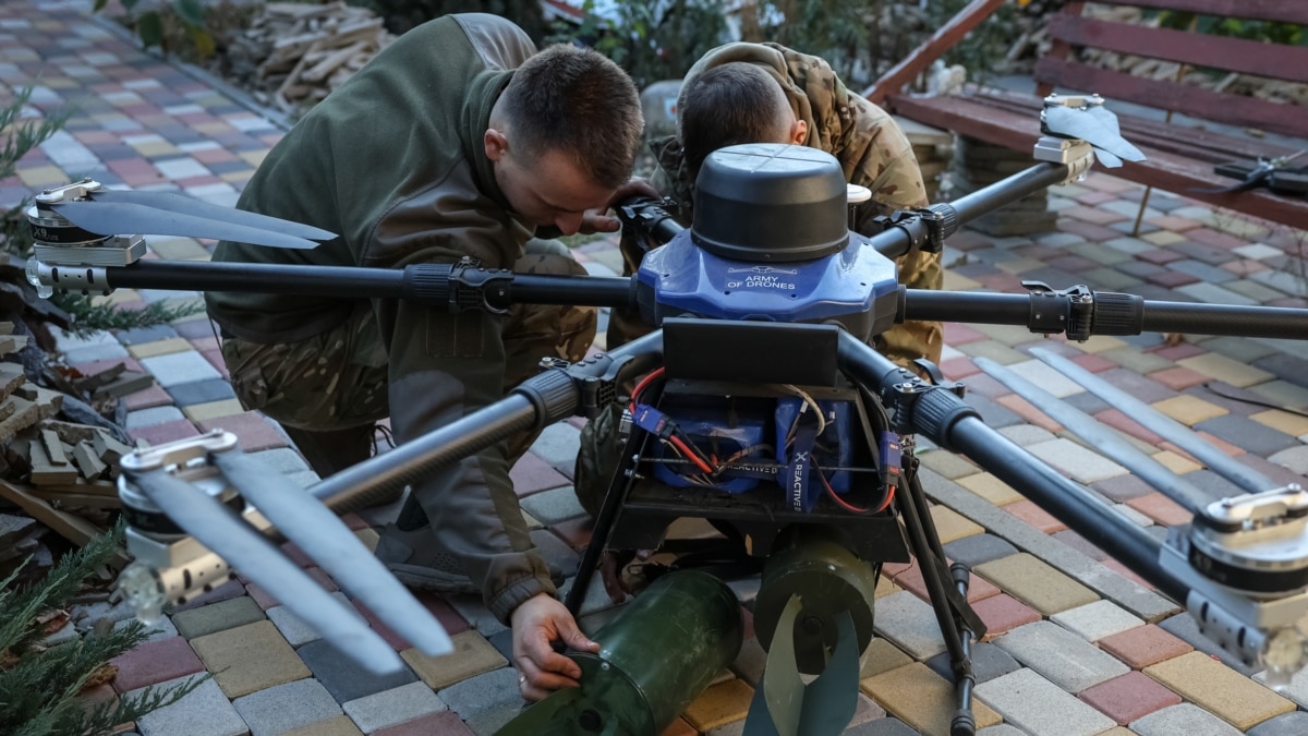 Зеленський анонсує збільшення фінансування українського виробництва дронів, РЕБ і артилерії