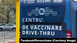 În Piața Constituției s-a deschis primul centru de vaccinare de tip drive- through cu patru fluxuri