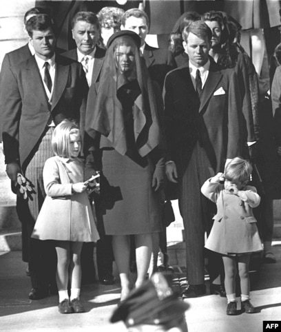 Екі қабатты төсек порно Ресейдегі атақтылардың жалаңаш порносын көріңіз