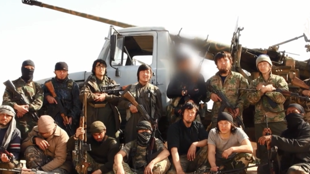 Сыған әйелдің қырынбаған кискасының фотосы