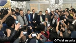 Former president Mahmoud Ahmadinejad,surrounded by his supporters during a protest gathering in 2017.