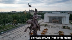 Жаңыдан жасалган "Айкөл Манас" айкели.