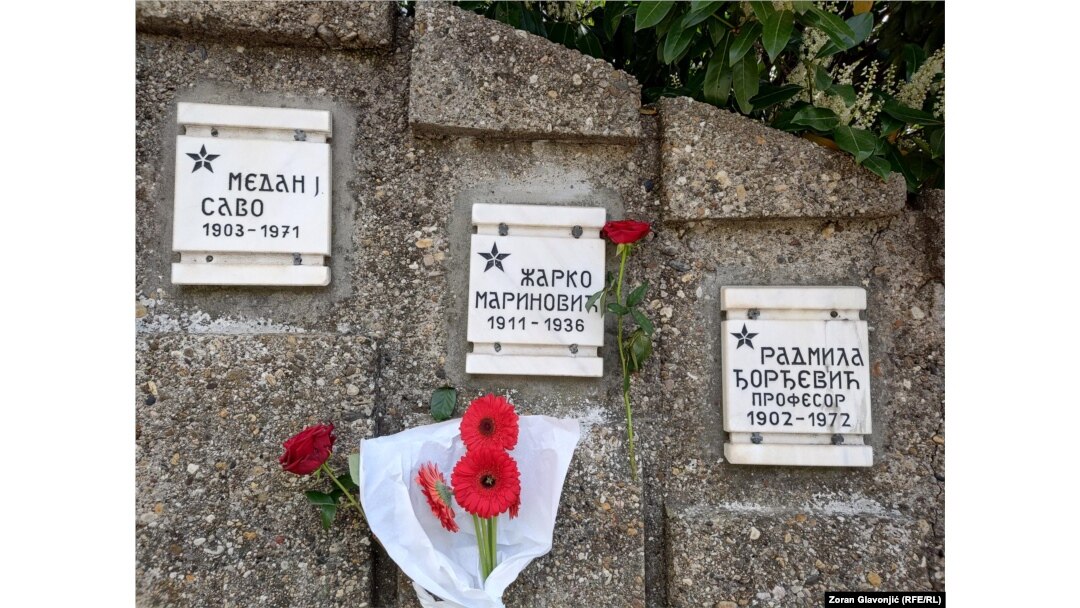 Cveće na spomeniku Žarku Marinoviću na 89-u godišnjicu njegove smrti, 4. april 2025.