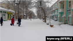 Улица Ленина в Керчи после снегопада, 19 февраля 2021 года