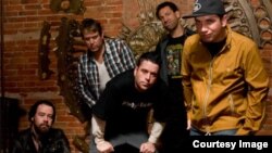 Formația Bloodhound Gang pe pagina sa Facebook