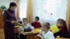 Как украинских учителей мотивируют прививаться (видео