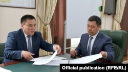 Президент КР Садыр Жапаров и мэр города Оша Таалайбек Сарыбашев, 2 июня 2021 г.
