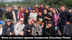 Байрас Азаматов (в дальнем ряду крайний справа) на Куштау. 2020 год